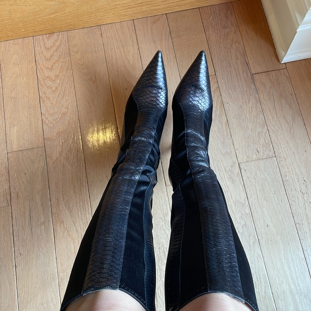 Carlos by Carlos Santana Elegant Black Knee-High Boots - Picture 3 of 10